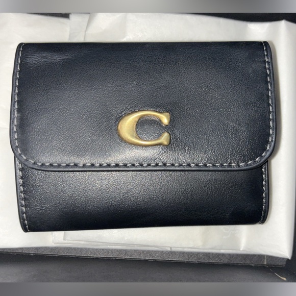 Coach Essential Card Holder Wallet - Picture 8 of 11